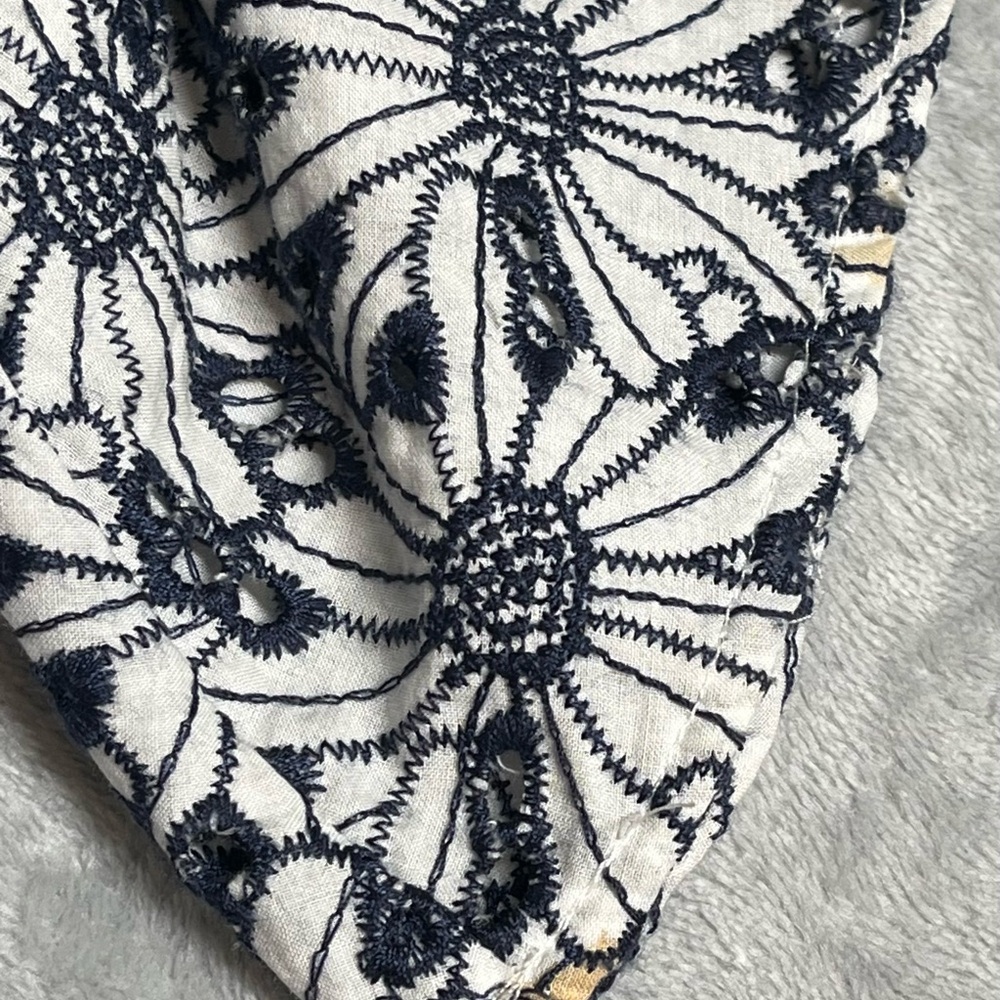 Michael Kors Womens Sz 8 Navy and White Midi Embroidered Floral Zip Up Dress. - Picture 13 of 14